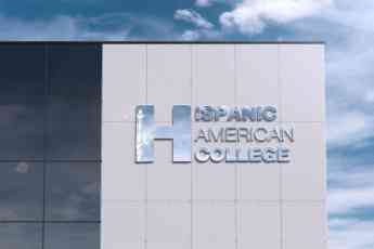 La innovadora Escuela Universitaria Hispanic-American College abre sede en Galicia (La Coruña)