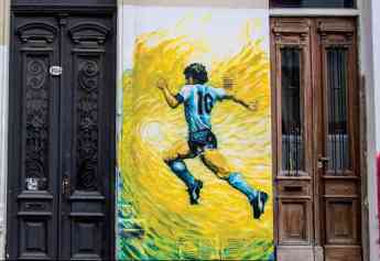 Foto de Uno de los tantos murales dedicados a Maradona. (Inprotur)