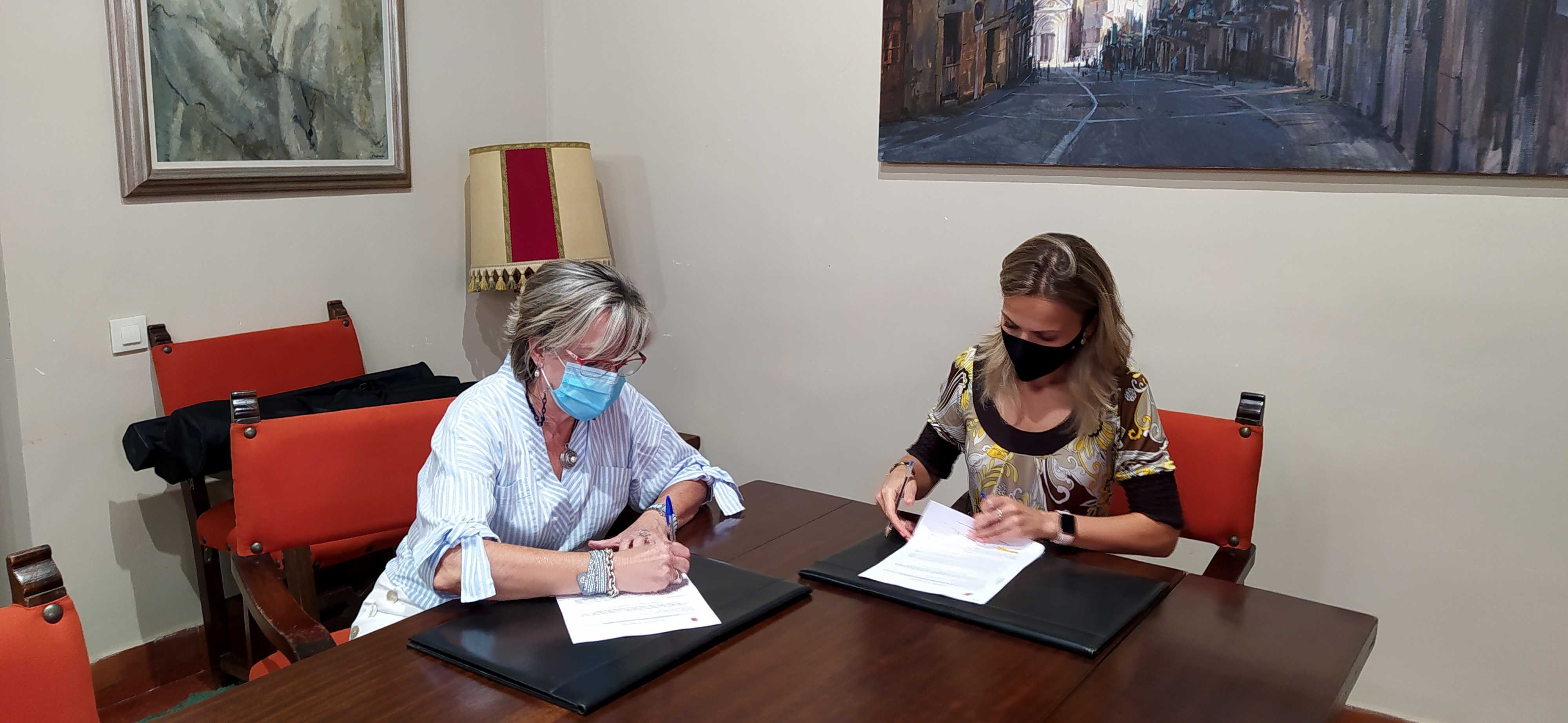 Fotografia Ayuntamiento y AAISS firman un convenio que contribuye a
