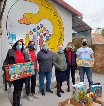 Lilly entrega 276 juguetes para niños de Madrid en riesgo de exclusión, gracias a la solidaridad de sus empleados