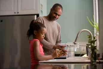 Consejos para que los niños colaboren en las tareas domésticas 