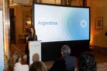 La Dra. Yanina Martínez en un momento de la presentación de Marca  País Argentina