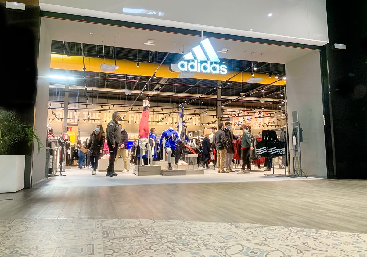 The Outlet Stores Alicante inaugura su nueva tienda Adidas Outlet