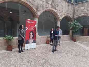 Adecco presenta en Cáceres su iniciativa solidaria relacionada con los Caminos de Guadalupe