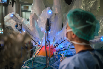 Quirónsalud Tenerife realiza su primera cirugía robótica con el Da Vinci