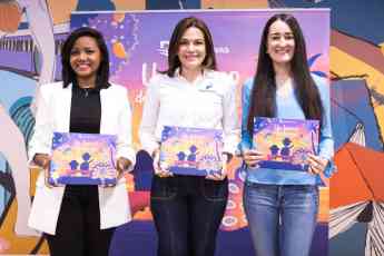 La presidenta del Voluntariado Banreservas visita la Feria del Libro para presentar "Un banco de historias" 
