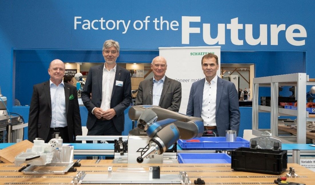 Anúncio da colaboração na feira automatica Anúncio da colaboração na feira automatica