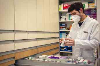 Farmacéuticos lanzan una base de datos online dirigida a la ciudadanía para combatir la desinformación sobre medicamentos