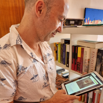 'Rosas sobre Cenizas': Una novela de Jesús Oliván sobre la amistad, el amor y los odios de las ideologías extremistas