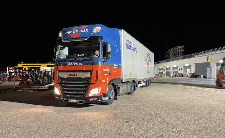 Fotografia Camión trasladando la carga del Gran Premio de MotoGP
