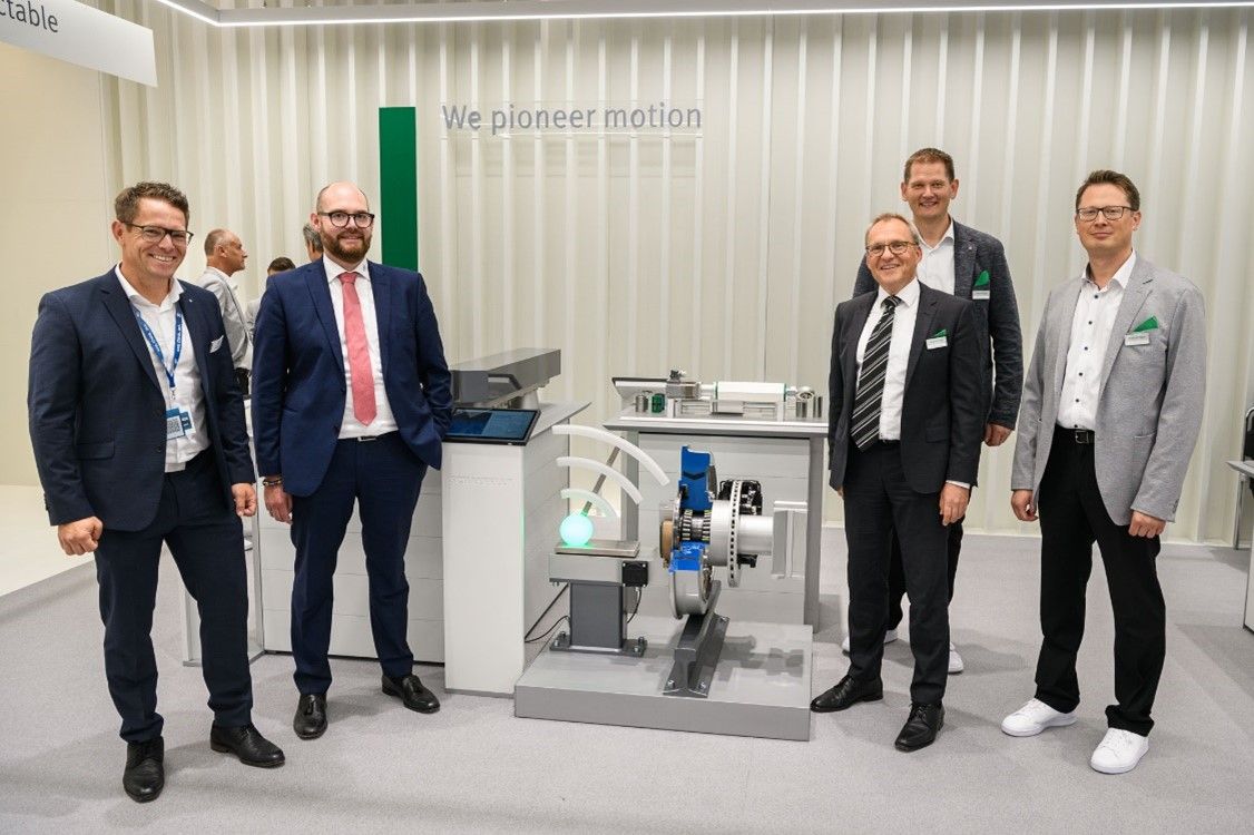 Os parceiros de colaboração reúnem-se na InnoTrans para apresentar o seu projeto conjunto Os parceiros de colaboração reúnem-se na InnoTrans para apresentar o seu projeto conjunto