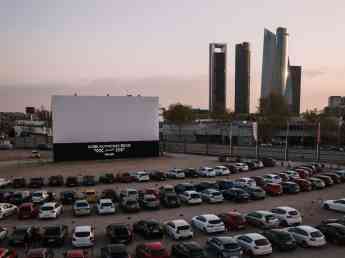 Autocine Madrid y Fever ﬁrman un acuerdo convirtiendo al espacio en "Autocine Madrid Fever"