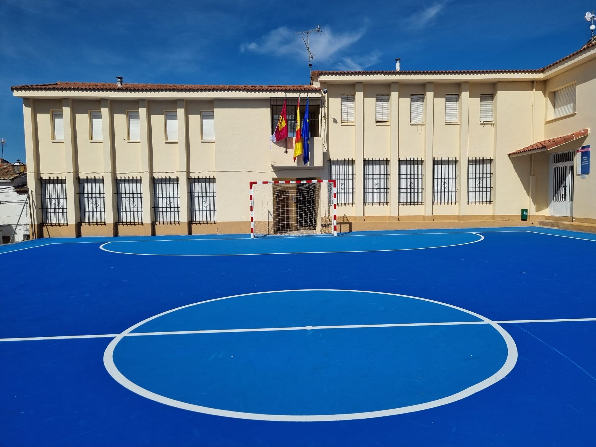 Nuevas instalaciones, servicios y ayudas para la escuela rural de Pareja