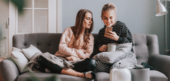 Los menores españoles pasan el mismo tiempo en TikTok que en WhatsApp y YouTube juntos