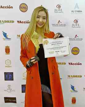 Veline Ong, premiada por su trayectoria profesional como empresaria y consultora