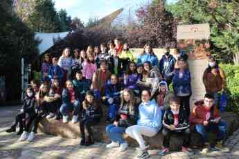 Niños y adolescentes de Menudos Corazones disfrutan de los animales gracias a Faunia y Proyecto+Vida