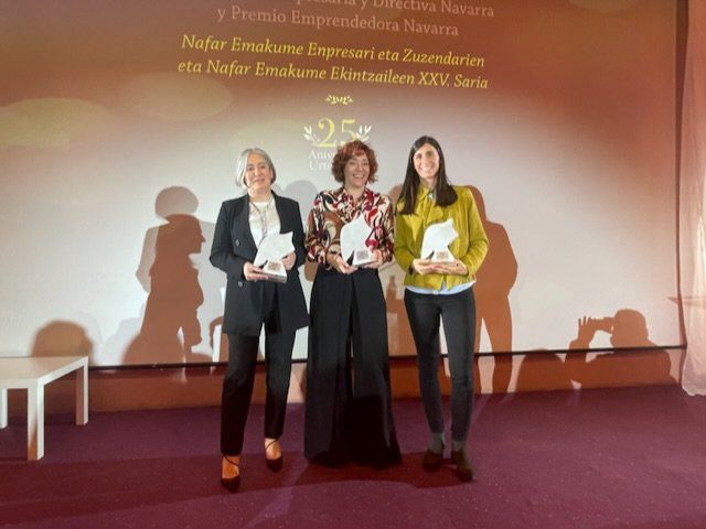 Ana Monreal, Elena Tres y Nuria Iso han recibido los Premios Empresaria, Directiva y Emprendedora Navarra 2022 convocados por AMEDNA-NEEZE