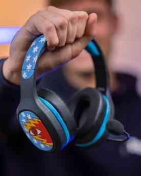 Trust crea unos auriculares exclusivos para apoyar a Aldeas Infantiles SOS en Ucrania