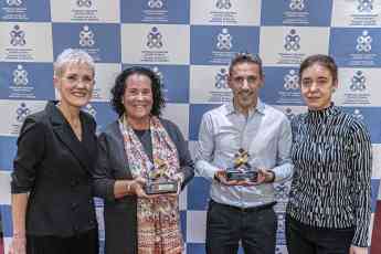 El Colegio de Enfermería de Gipuzkoa entrega sus premios anuales a Begoña Pereiro y Miguel Ángel Moral