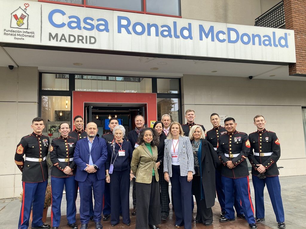 La embajadora de Estados Unidos visita la Casa Ronald McDonald de Madrid 