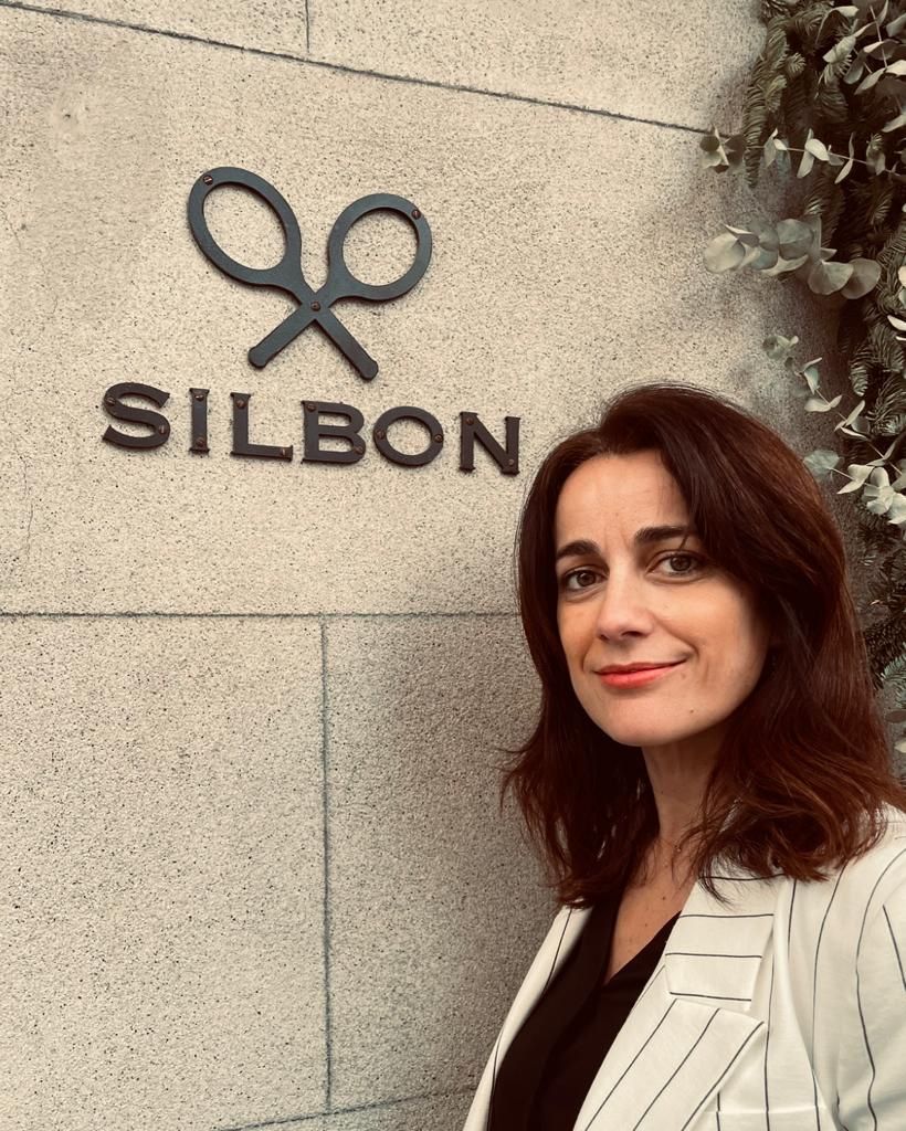 Silbon ficha a la exdirectora de marketing de Suarez para reforzar la plantilla tras superar los 30 millones