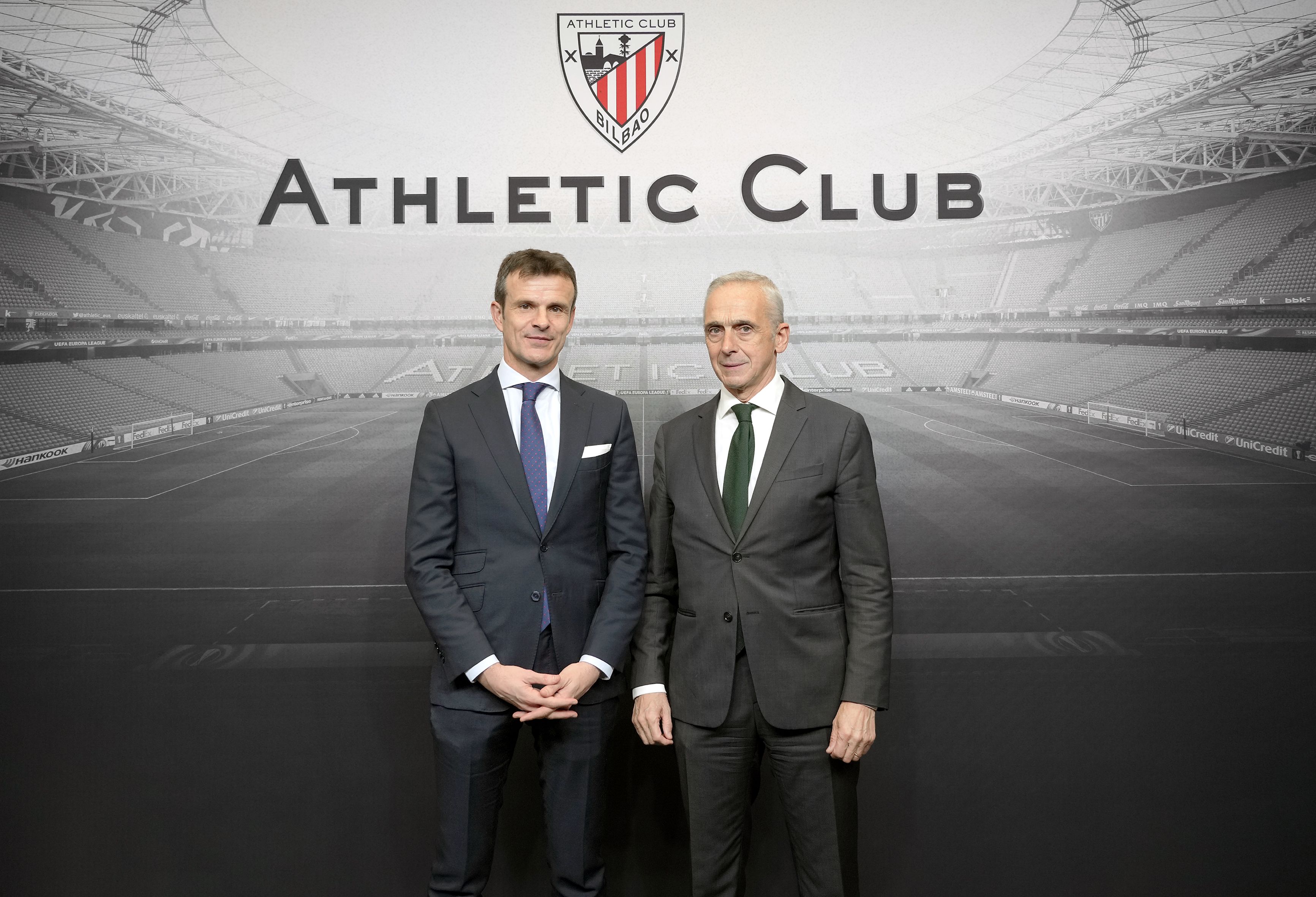 Fotografia El presidente del Athletic, Jon Uriarte, con el Director