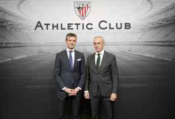 El presidente del Athletic, Jon Uriarte, con el Director Territorial