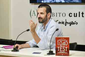 Vicente Valera ayuda a preparar las oposiciones de Auxiliar Administrativo del Estado