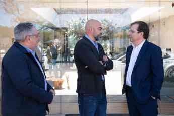 Guillermo Fernández Vara visita Hoteles Desconecta2 y conoce los resultados del Grupo Media Interactiva