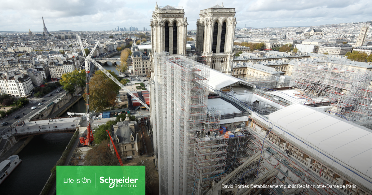 Fotografia Schneider Electric ayuda a restaurar la catedral de