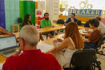La Universidad de Granada acoge una sesión para conectar talento sénior con jóvenes emprendedores