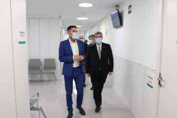 El alcalde de Bilbao, Juan Mari Aburto, visita el Centro Médico Quirónsalud Plaza Euskadi tras las obras de ampliación desarrolladas en las instalaciones
