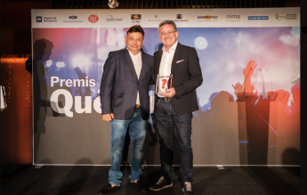 Jordi Cuxart el CEO de Inverlegal Abogados otorga el premio #PremisQuèFem2023 al Personaje o Iniciativa Especial en los destacados premios del ocio y la cultura de Catalunya