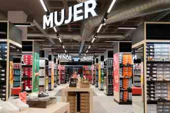 La cadena multimarca francesa Besson refuerza su expansión con su primera tienda de calzado en el País Vasco