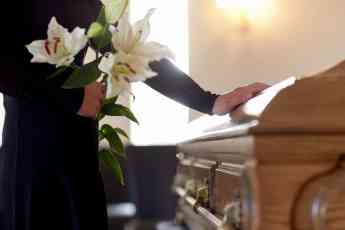 Los funerales religiosos son la opción mayoritaria en España (el 88%) para despedir a los difuntos