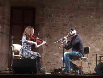 Paula y Xosé Liz acercan el folklore gallego y castellano-leonés a Sigüenza
