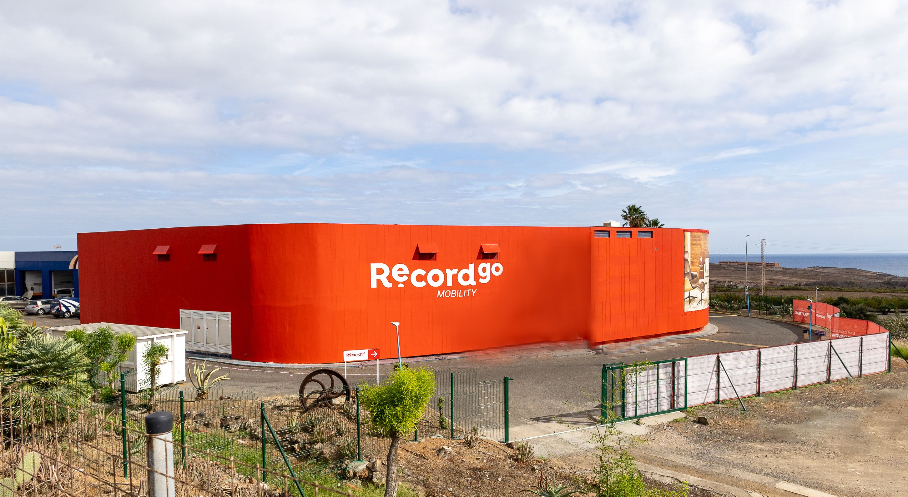 Record go aterriza en las Islas Canarias con dos nuevas oficinas 