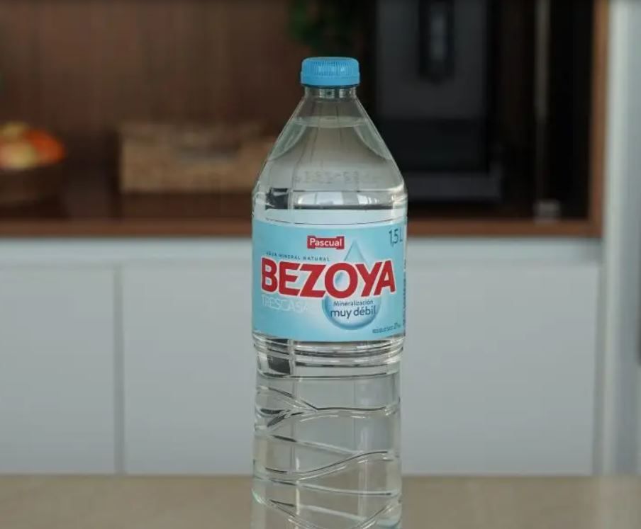 Bezoya reduce plástico en sus envases y lanza una botella aún más sostenible