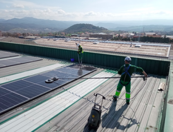 Noticias Servicios Técnicos | limpieza placas solares TOT NET