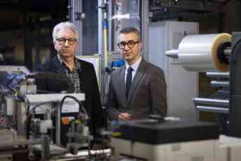 Noticias Industria | PRATS cumple 100 años fabricando lentes para