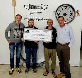 Noticias Valencia | Entrega de premio en instalaciones Original Paella
