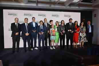 Noticias Eventos | Foto de familia de los Premios Merca2 2024.