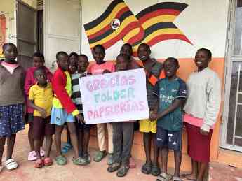 Folder colabora en la educación de los niños del Proyecto Yamba en Uganda