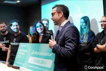 Noticias Premios | Alfonso Amado Puentes recibiendo el premio del AI