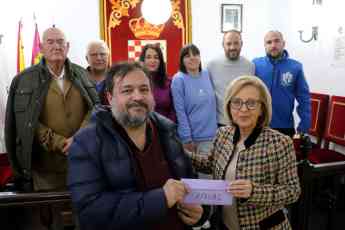 Fuentenovilla entrega la recaudación de su marcha solidaria a APANAG 