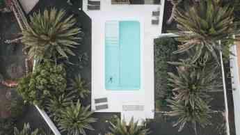 Villa Amonita: arquitectura consciente en Lanzarote con cerámica de APE Grupo