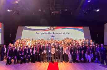Estudiantes andaluces y canarios trasladan a El Centro Inglés los debates del Parlamento Europeo