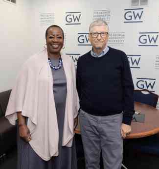 Bill Gates dona a United Way los ingresos de su libro 'Código abierto' para apoyar el bienestar social