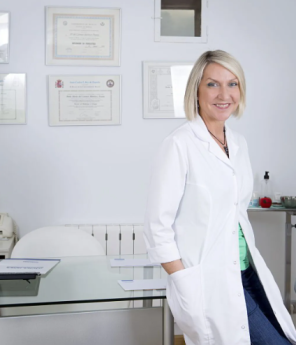 La Dra. María del Carmen Martínez Poyato triunfa con su evento 'Transforma tu Mente y Cuerpo'