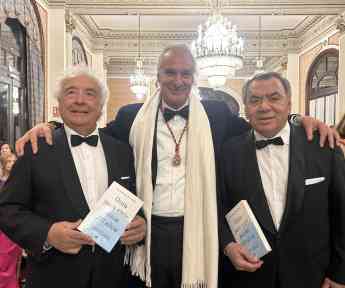 La diplomacia distingue como embajadores a Los del Río y al doctor Manuel de la Peña en el Alfonso XIII